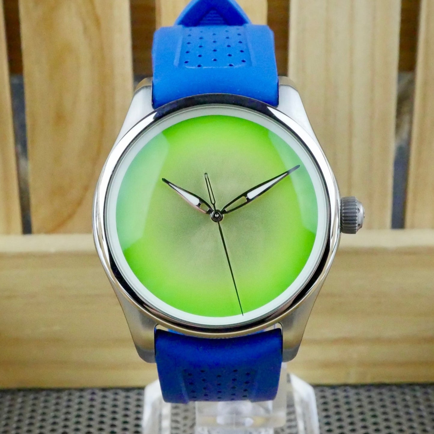 H. Moser & Cie. Pioneer Centre Seconds Concept – Citrus Green