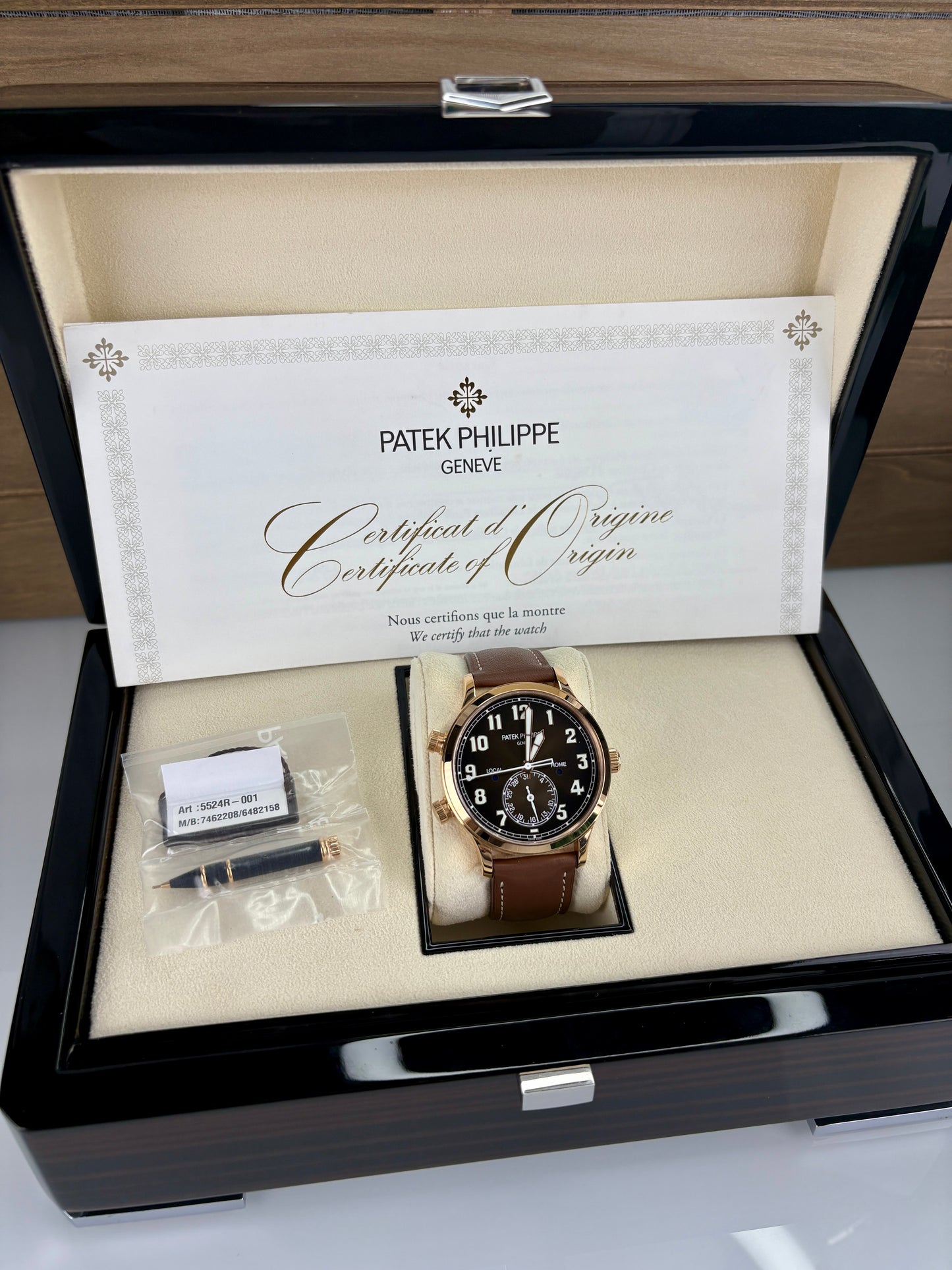 Patek Philippe Calatrava Pilot Travel Time 5524R-001 – 18K Rose Gold | Brown Sunburst Dial | 2022 | Excellent Condition | Full Set