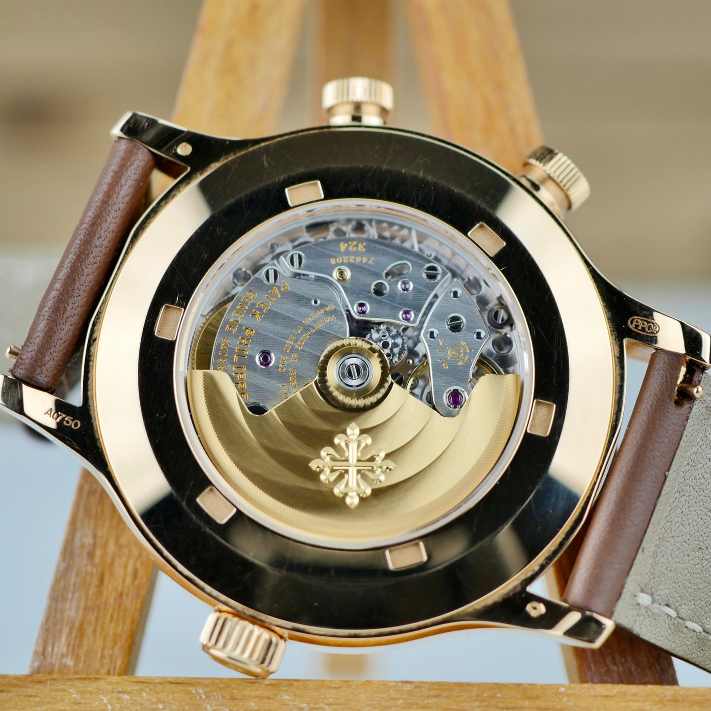 Patek Philippe Calatrava Pilot Travel Time 5524R-001 – 18K Rose Gold | Brown Sunburst Dial | 2022 | Excellent Condition | Full Set