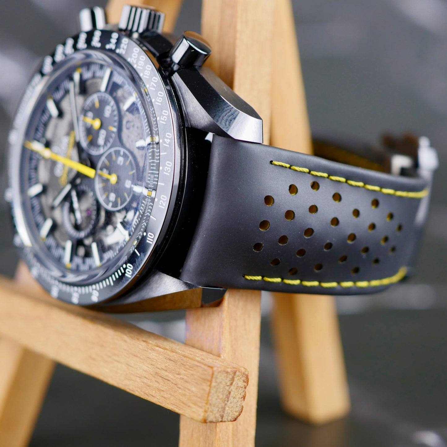 Omega Speedmaster Dark Side of the Moon 310.92.44.50.01.001 – Black Ceramic | 44.25 mm | 2025 | Like New | Full Set
